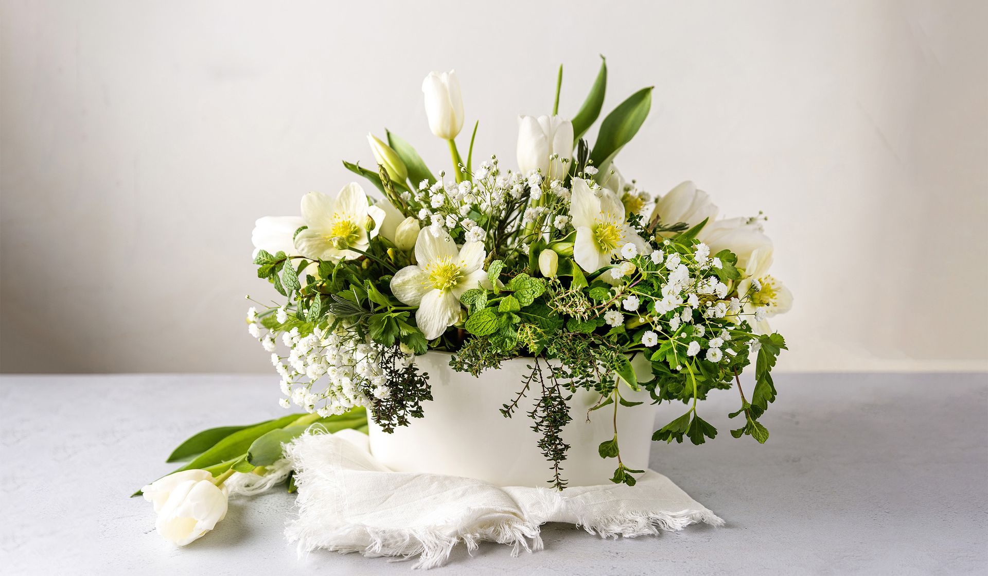 Crafting with Herbs: Do-It-Yourself Botanical Decor, Beauty Products, Kitchen Essentials, and More