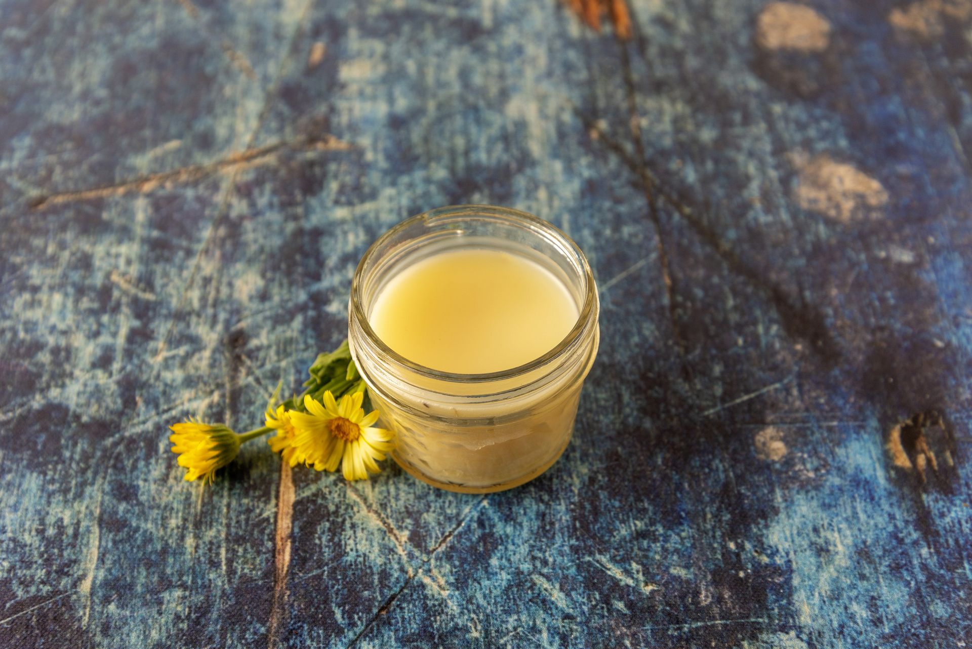 Crafting with Herbs: Do-It-Yourself Botanical Decor, Beauty Products, Kitchen Essentials, and More