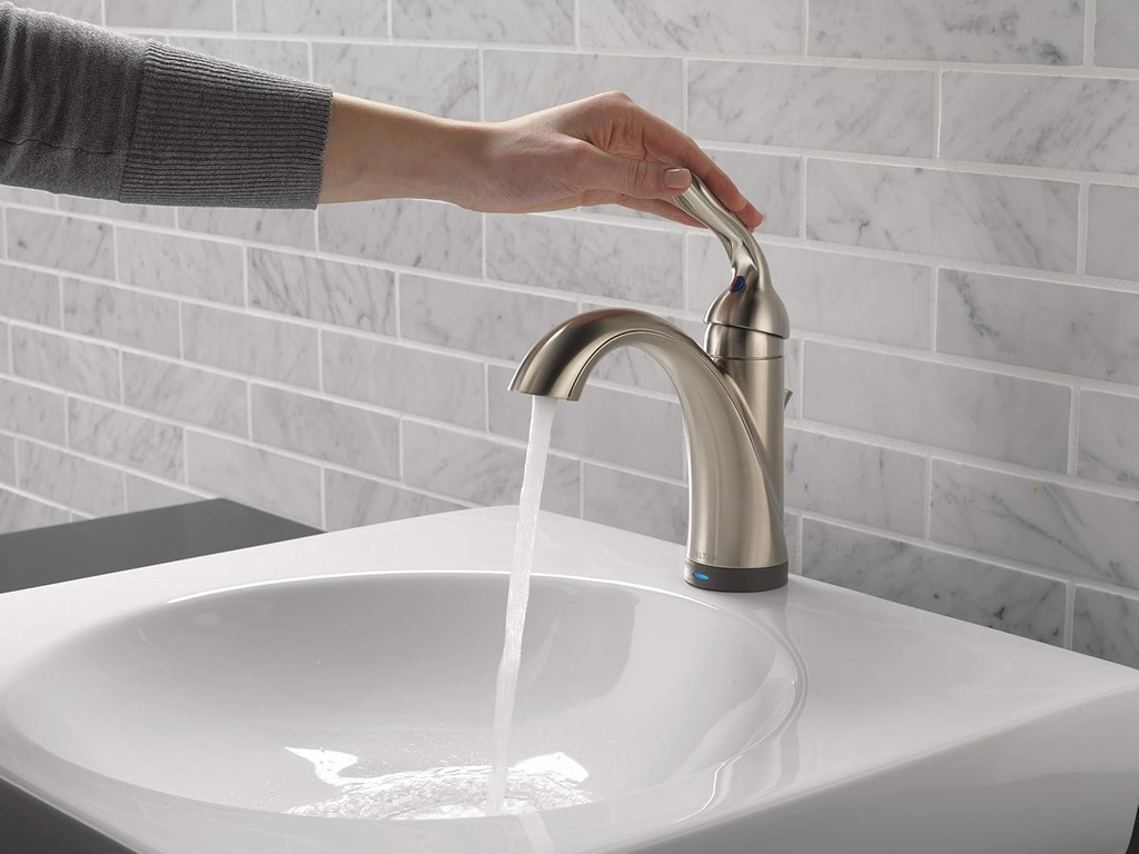 delta-faucet-lahara-single-hole-bathroom-4.jpg