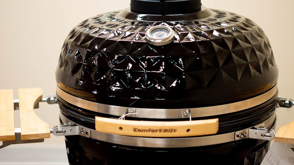 26-kamado-grill-coals-by-comfortbilt-lar-3.jpg