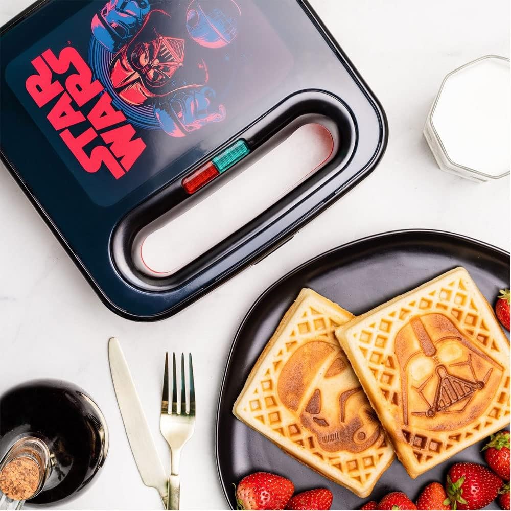 uncanny-brands-star-wars-waffle-maker----2.jpg