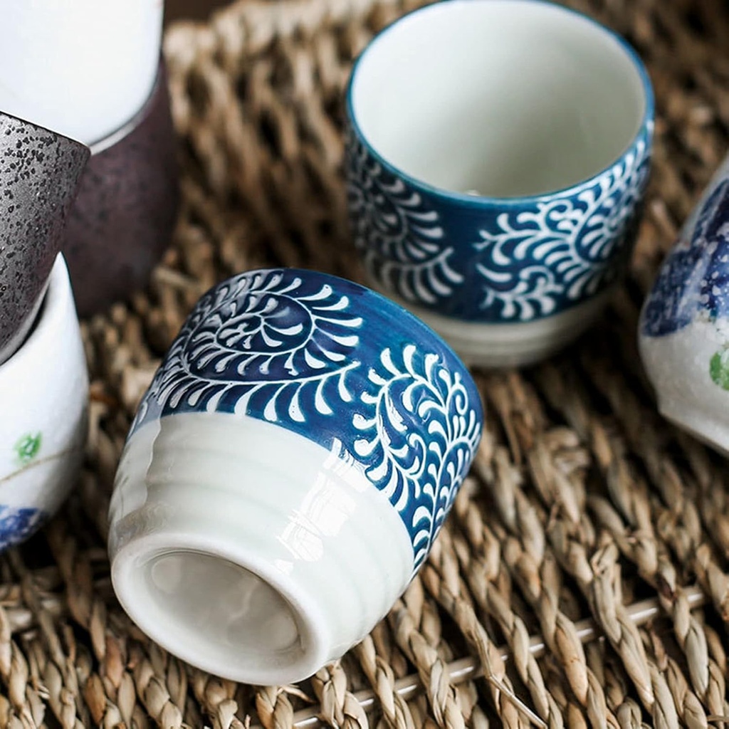 sake-cup-set-hand-painted-design-porcela-5.jpg