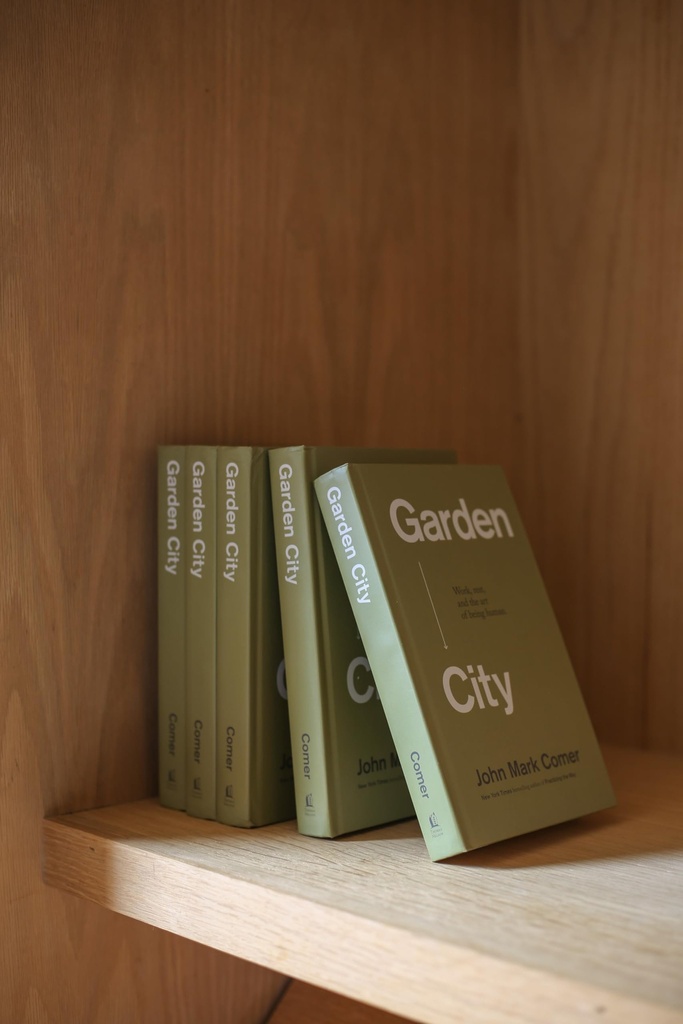 garden-city-work-rest-and-the-art-of-bei-71tsWa2om3L.jpg