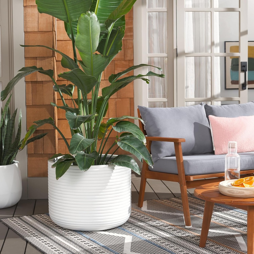 SAFAVIEH Outdoor Collection Nardo White Cement Ficonstone Planter Pot